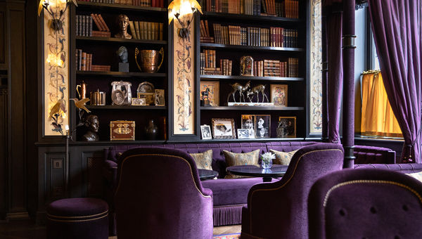 At L’oscar, a 39-room boutique hotel named for poet and playwright Oscar Wilde and located near Covent Garden, visitors can get a map of shops that hold royal warrants.