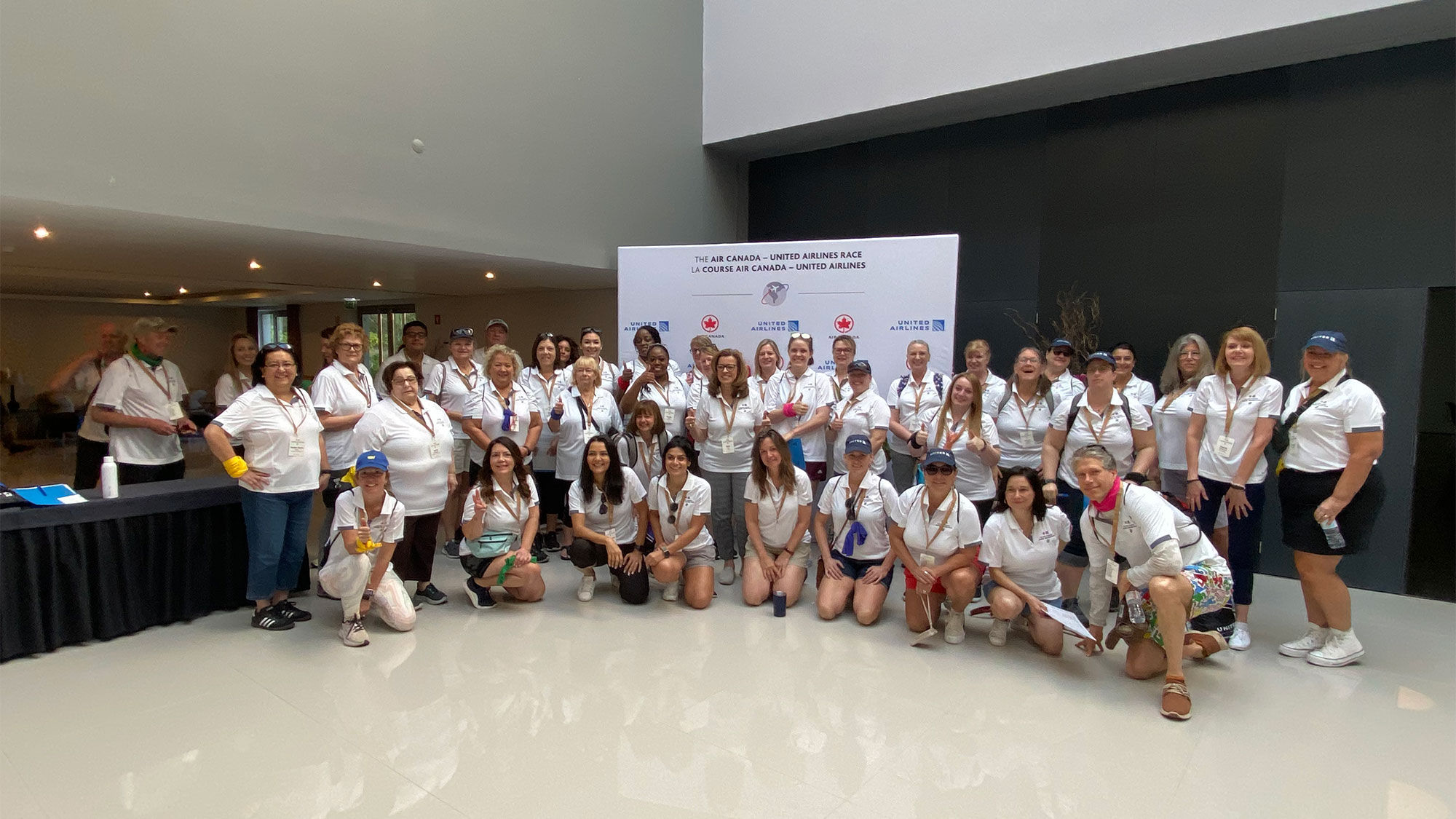 The entire group of participants in the Air Canada-United Airlines event, just before the race started.