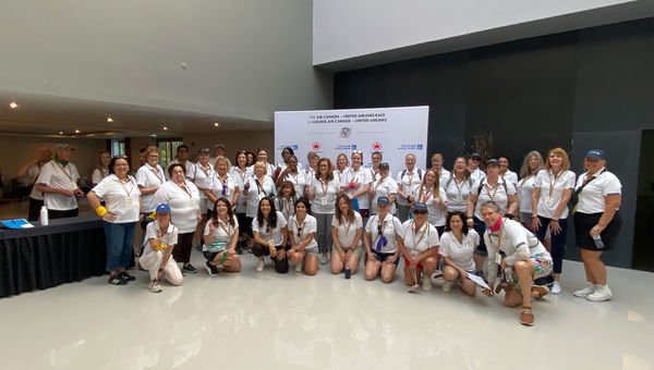 The entire group of participants in the Air Canada-United Airlines event, just before the race started.