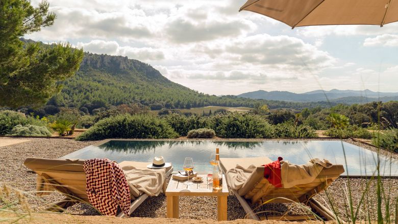 Mr and Mrs Smith bills itself as the "travel club for hotel lovers."