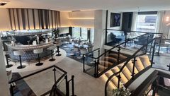 The split-level layout of the Panorama Lounge is the Viva Two's most striking feature. To get to the bar, you walk down a short staircase. The staircase continues into the Riverside dining room.