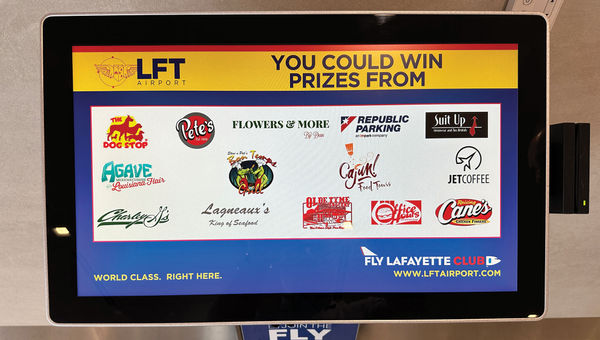 På Lafayette Regional Airport i Louisiana skannar Fly Lafayette Club-medlemmar sitt ID vid speciella kiosker för att delta i månatliga prisdragningar.