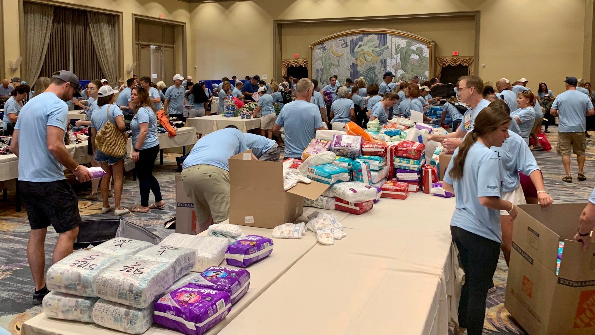 Attendees of Signature Travel Network’s Owner’s Meeting sort donations.