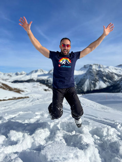 Die Arosa Gay Ski Week ist eine farbenfrohe Veranstaltung zur Unterstützung von LGBTQ-Themen und -Initiativen.
