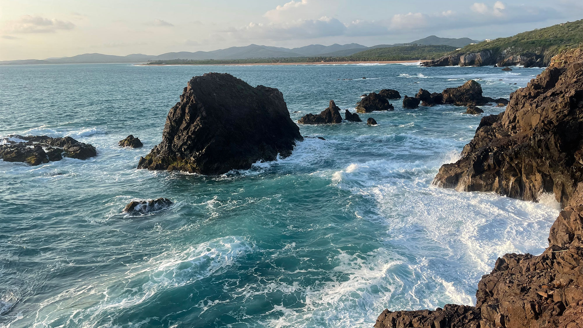 The property at Las Rosadas features dramatic Pacific Ocean views.