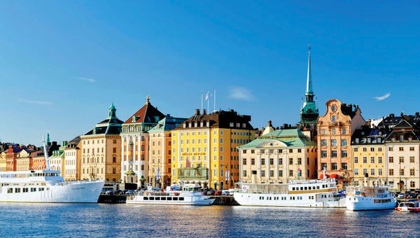 The Hotel Reisen, in butter yellow, as seen from the Baltic Sea. The Hotel Reisen, in butter yellow, as seen from the Baltic Sea.