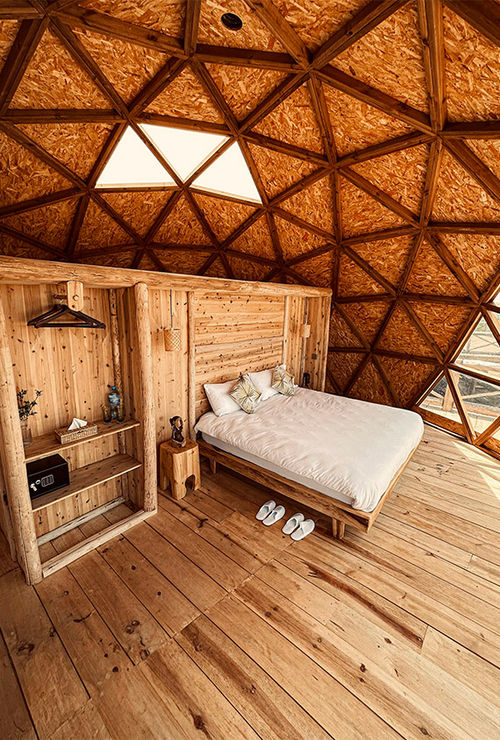 Each of Kuoom Serengeti's dome suites is designed for two guests but can comfortably accommodate up to three adults or a family of four. Each of Kuoom Serengeti's dome suites is designed for two guests but can comfortably accommodate up to three adults or a family of four.