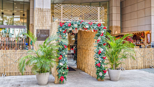 The entrance to the Sippin’ Santa holiday pop-up bar at Prince Waikiki.