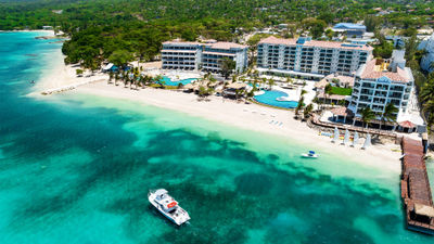 Sandals Dunn's River is among the Sandals Resorts offering advisors added booking incentives.