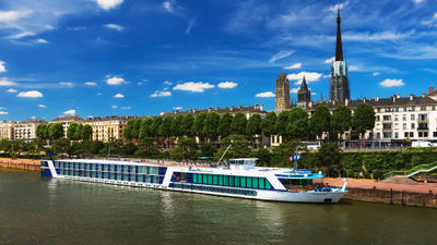 The AmaLyra on the Seine.