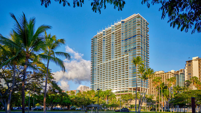 Hilton announced the opening of its 38-story, 462-room hotel, Ka Lai Waikiki Beach, LXR Hotels & Resorts.