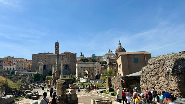 Tour groups at the Roman Forum.