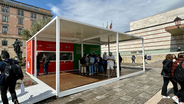 An information booth outside of the Venezia Santa Lucia train station to assist travelers on how they can pay the entrance fee.