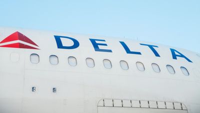 Delta forecasts a $200 million hit to its Q4 profit due to shutdown