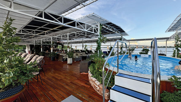 The AmaDara's sundeck pool.