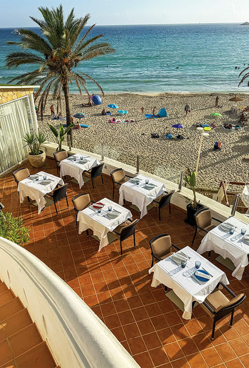 Outdoor seating at Restaurante Pintxos at the Secrets Mallorca Villamil.