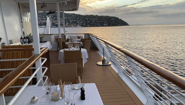 Alfresco dining with a view. Alfresco dining with a view.