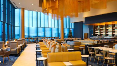 LOT Polish Airlines' lounge seats165 and is in the central area of O'Hare's Terminal 5.
