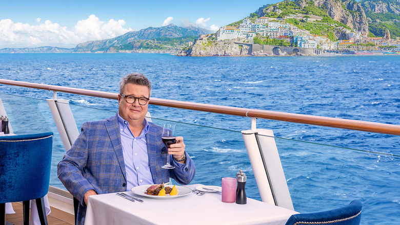 In 15- and 30-second spots, Eric Stonestreet enjoys NCL's onboard offerings and discovers Caribbean destinations.