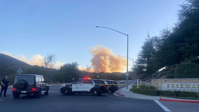 Smoke from the Palisades fire as seen from the Tarzana neighborhood on Jan. 9.