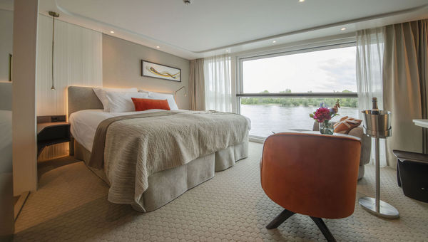 The Gentleman's eight large suites are decorated in beige with orange and coral accents. The Gentleman's eight large suites are decorated in beige with orange and coral accents.