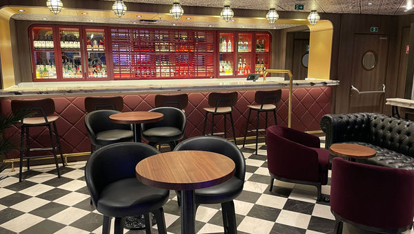 O bar dentro do The Loft, o primeiro clube de comédia do MSC.