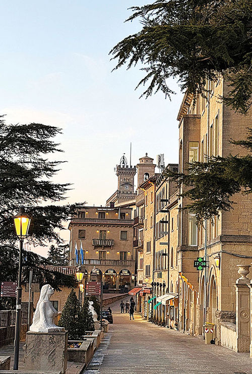 The main street leading into the walled city with the Palazzo Pubblico in the background. The main street leading into the walled city with the Palazzo Pubblico in the background.