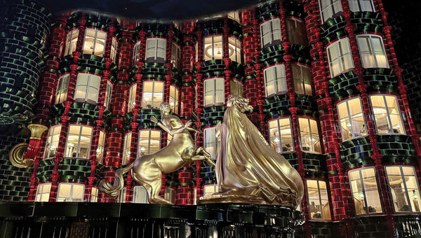 The Atrium of the British Ministry of Magic in the queue of Harry Potter and the Battle at the Ministry.