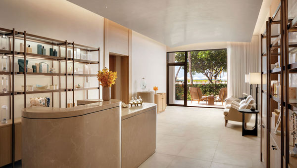 The SpaHalekulani experience begins in the serene boutique and reception area. The SpaHalekulani experience begins in the serene boutique and reception area.