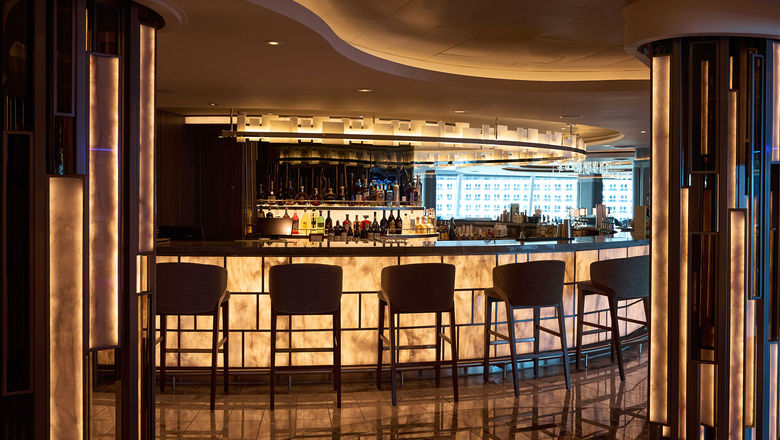 The Horizons lounge on the Oceania Allura.