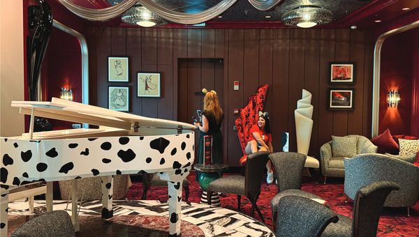 De Vil’s a new bar and lounge on the Disney Destiny. De Vil’s a new bar and lounge on the Disney Destiny.