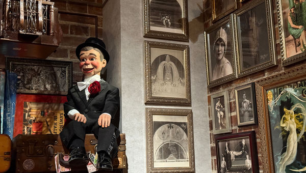 Vaudeville-themed decor in Spellbound on the Star Princess.