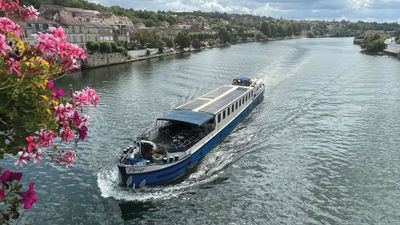 The Fleur, a 20-passenger barge.