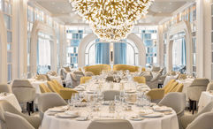 The dining room on the Oceania Vista.