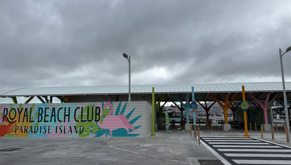 Os hóspedes da Royal Caribbean embarcam aqui nos ferries para chegar ao Royal Beach Club Paradise Island.