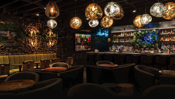 As paredes de rocha vulcânica do Prowl e uma pantera animada são destaques do Arts District Craft Cocktail Crawl.