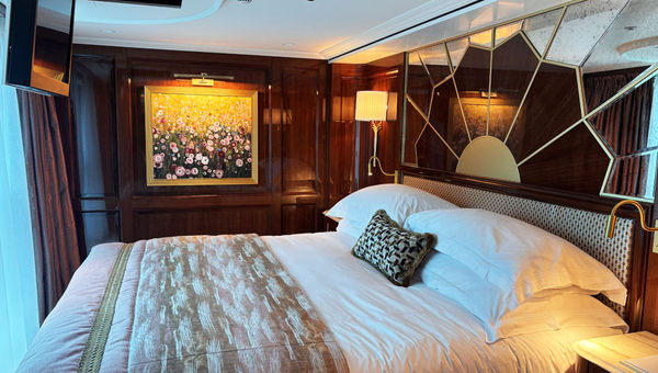 Um quarto na Grand Suite do navio Emilie.