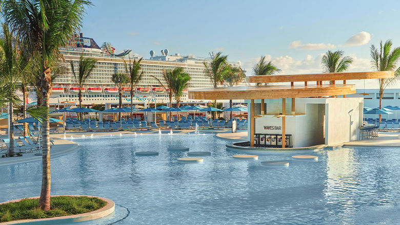 Great Stirrup Cay's resort pool with swim-up bar.