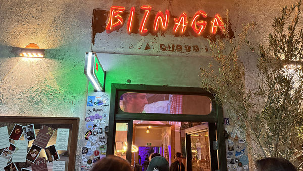At Biznaga Baja Bistro, an oyster and chopped tuna dish tasted as fresh as if it had been pulled from the sea just minutes before. At Biznaga Baja Bistro, an oyster and chopped tuna dish tasted as fresh as if it had been pulled from the sea just minutes before.