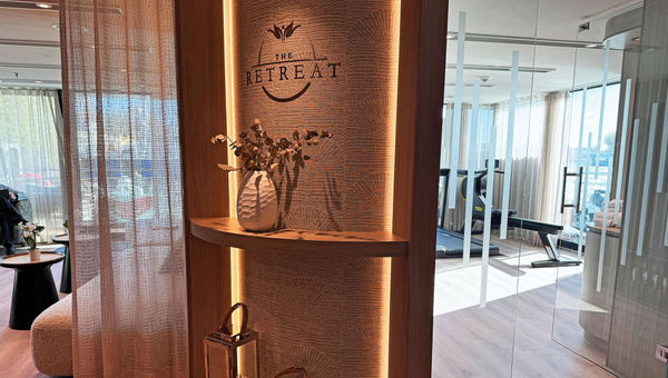 The Retreat's entrance. To the left, a spacious lounge. To the right, an exercise room, bathroom and massage room. The Retreat's entrance. To the left, a spacious lounge. To the right, an exercise room, bathroom and massage room.
