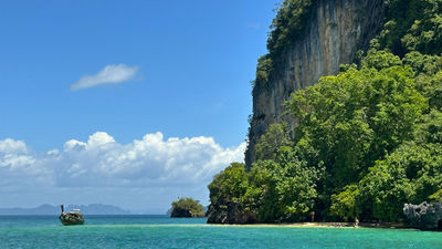 Koh Yao Noi is the optimal base for clients who want to explore the 40-some karst islands dotted across the Phang Nga Bay.