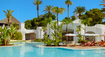 Located in what was once the region’s most popular discotheque, Lucia Marbella Beach Club is the more chill sister to its neighboring beach club Nikki Beach Marbella.