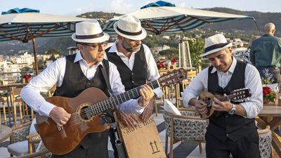 Musicians entertain MasterClass attendees at the Hotel Mediterraneo Sorrento.