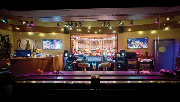 O pré-show de Rock 'n' Roller Coaster Starring the Muppets.
