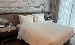A bedroom at the Hyatt Centric Las Olas, featuring an abstract black and white mural.