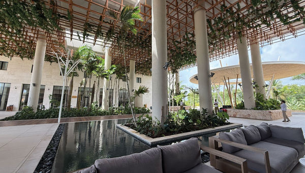 The W's large and airy outdoor lobby. The W's large and airy outdoor lobby.