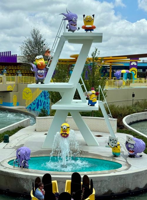 Bello Bay Cruise, a raft ride at the park's Illumination's Minions vs. Minions: Bello Bay Club.