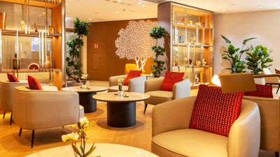 Emirates debuts global lounge concept