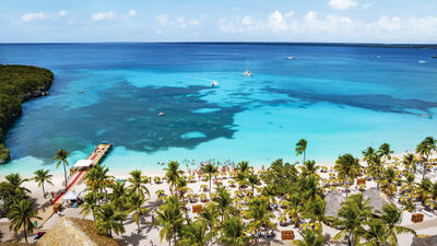 Catalina Sugar Beach will have an open-air buffet, two bars and rentable cabanas and watersports equipment.