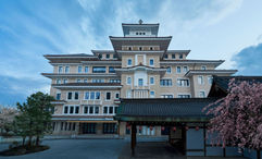 The stately entrance of the Imperial Hotel Kyoto, with the Gion Kobu Kaburenjo theater where geiko and maiko perform.